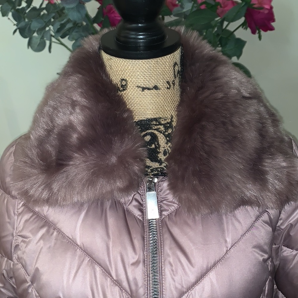 Kenneth Cole puffer jacket with faux fur collar. - Picture 3 of 7